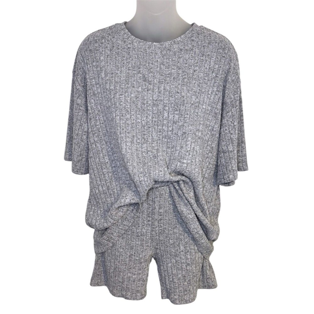 SHEIN Light Gray Ribbed Knit Tee and Shorts Lounge Set Size Small